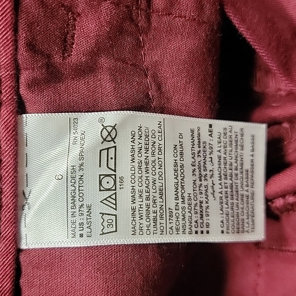 Old Navy Size 6 Burgundy Pixie Mid Rise Shorts, Excellent Used Condition - Picture 10 of 10